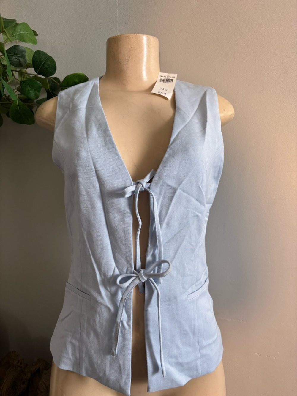 Abercrombie & Fitch Tailored vest with front tie - Picture 2 of 5